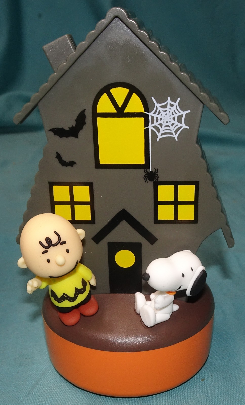 used = Peanuts Snoopy & Charlie Haunted House Diffuser Essential Oil Included
