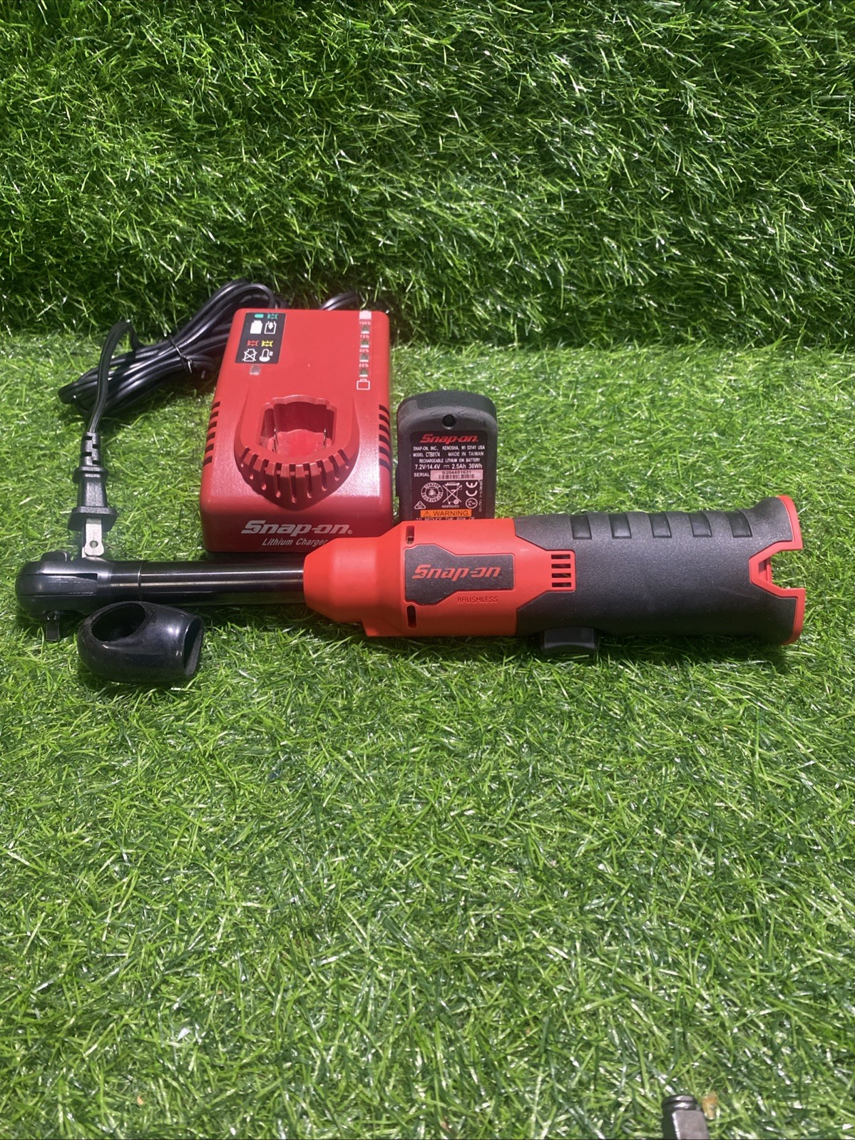 Snap-On 1/4" Cordless Long-Neck Ratchet - 14.4v - CTR817, Charger & Battery Mint