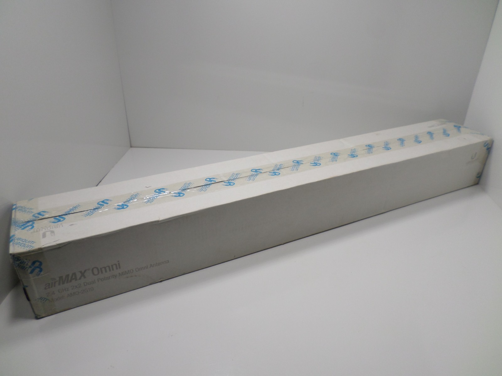 Ubiquiti airMAX Omni AMO-2G10 2.4 GHz, 10 dBi carrier-class 2x2 dual-polarity