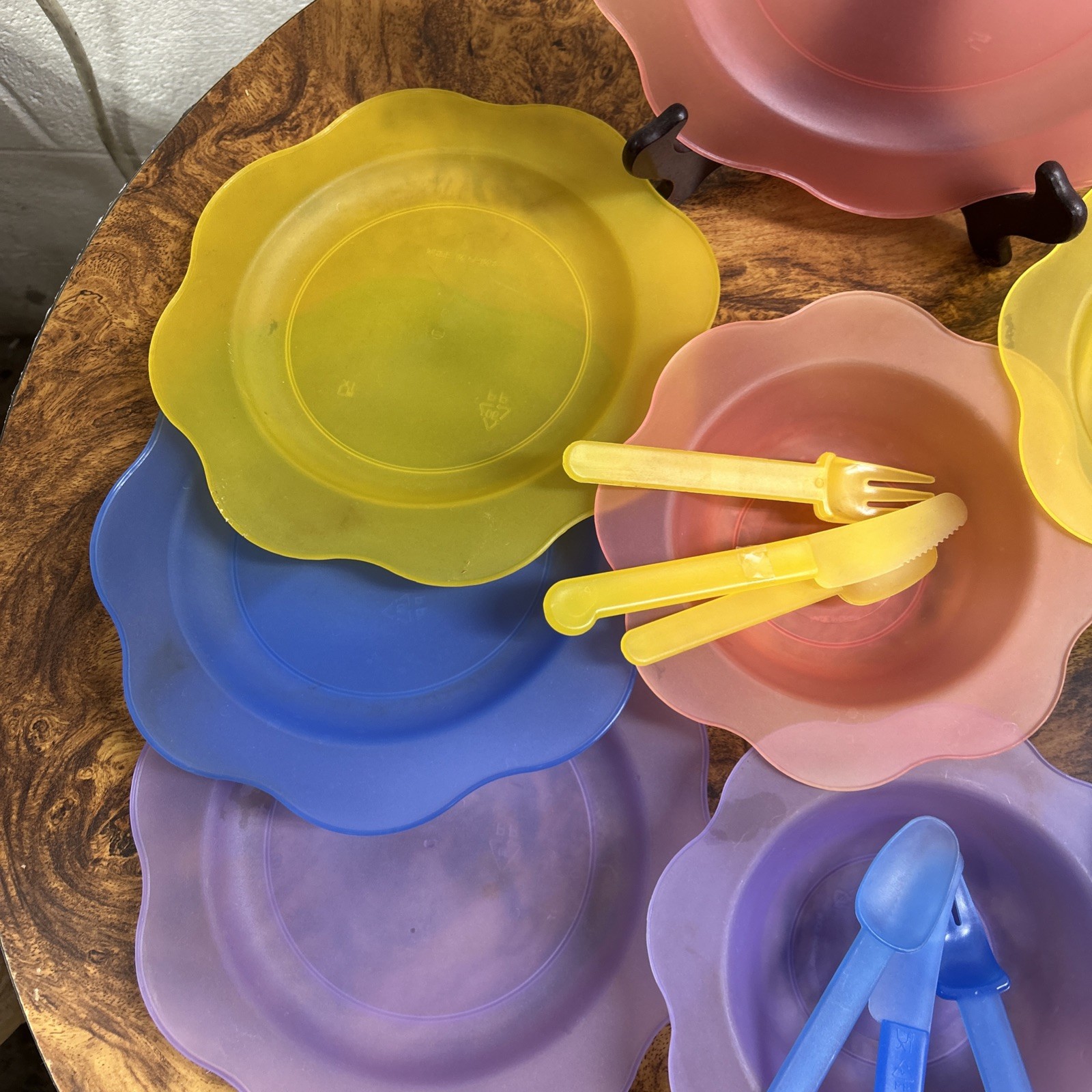 Vintage 1990s Outdoor Picnic Camping 20 Piece Tableware Set Reusable,Recyclable,