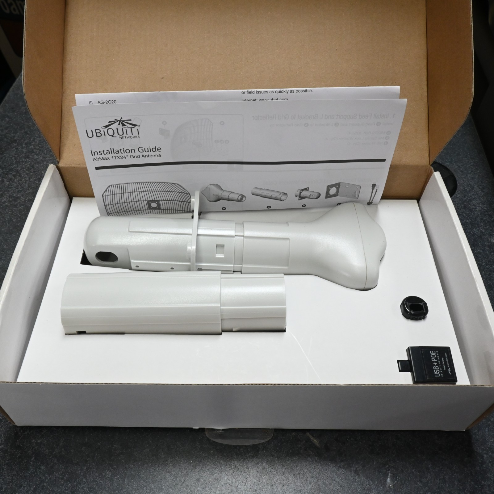 Ubiquiti AirGrid 5 5GHz AirMax 17x24" Grid Antenna Feed   Open Box