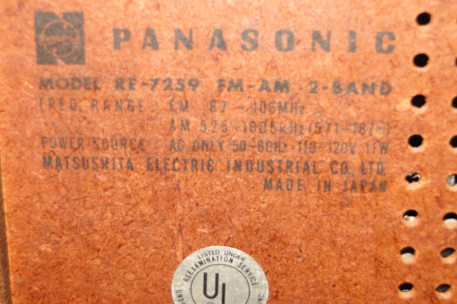 1970’s Panasonic Table Top Radio AM-FM Walnut RE7259 Works great !