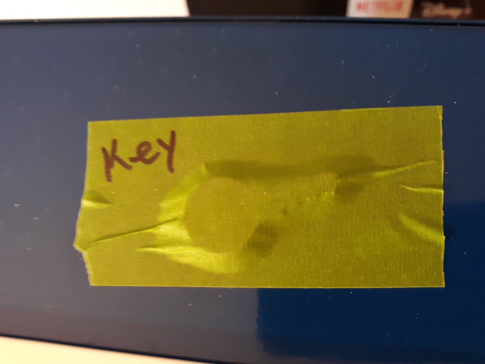 Medicine Vending Machine - Medical supplies - condoms - adjustable pricing