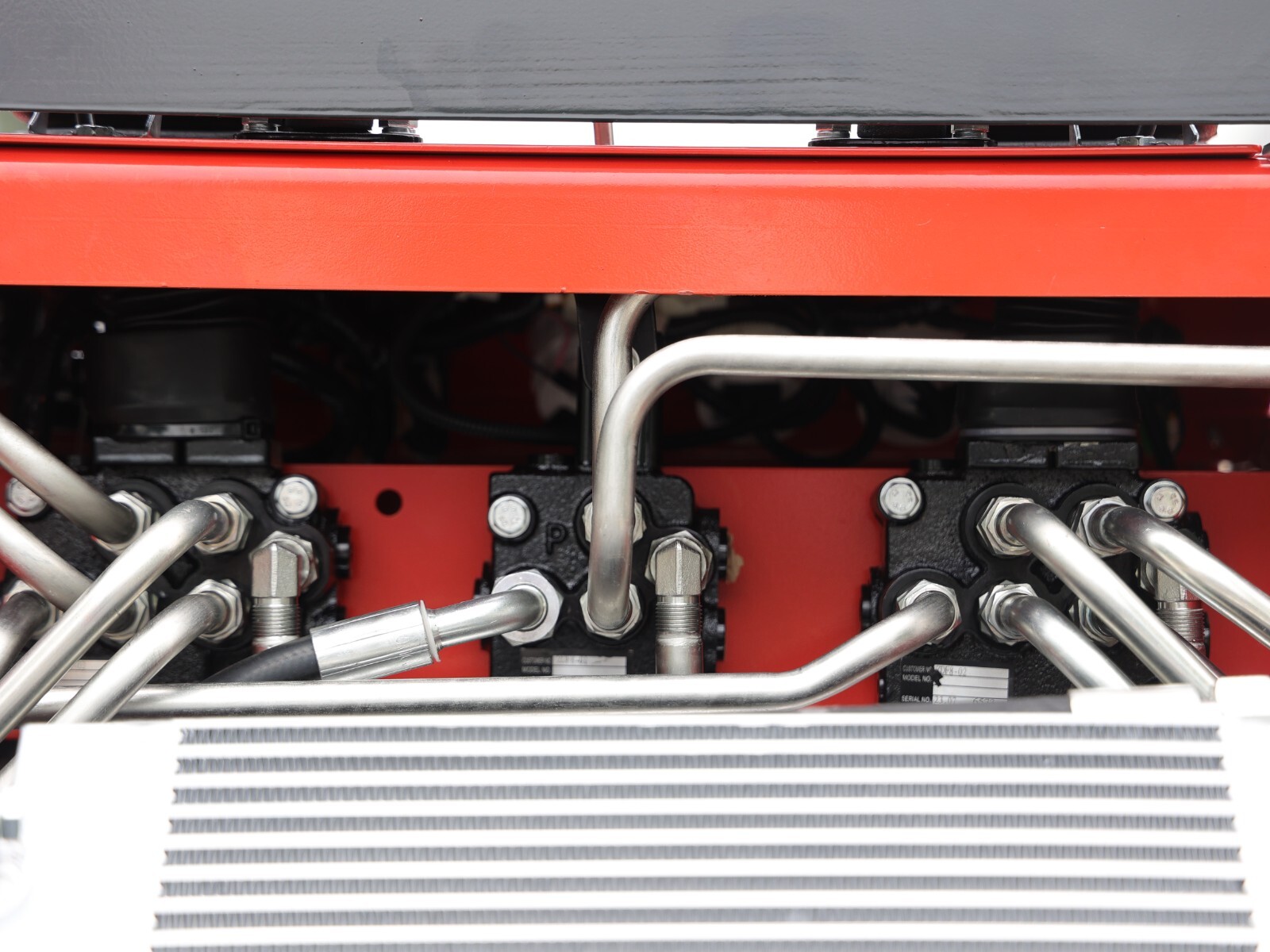 FREE SHIPPING NEW TYPHON STOMP 1,800lbs Mini Skid Steer 23HP Gas EPA Engine