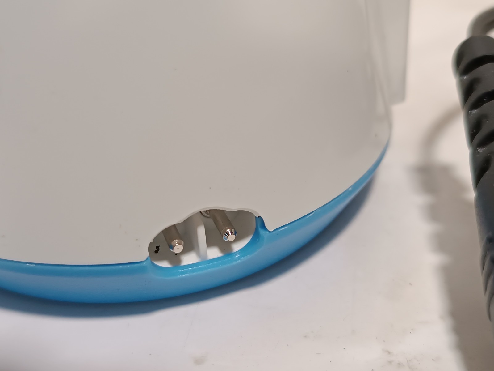 3M Healthcare 9681 rechargeable surgical handheld clipper with charging stand