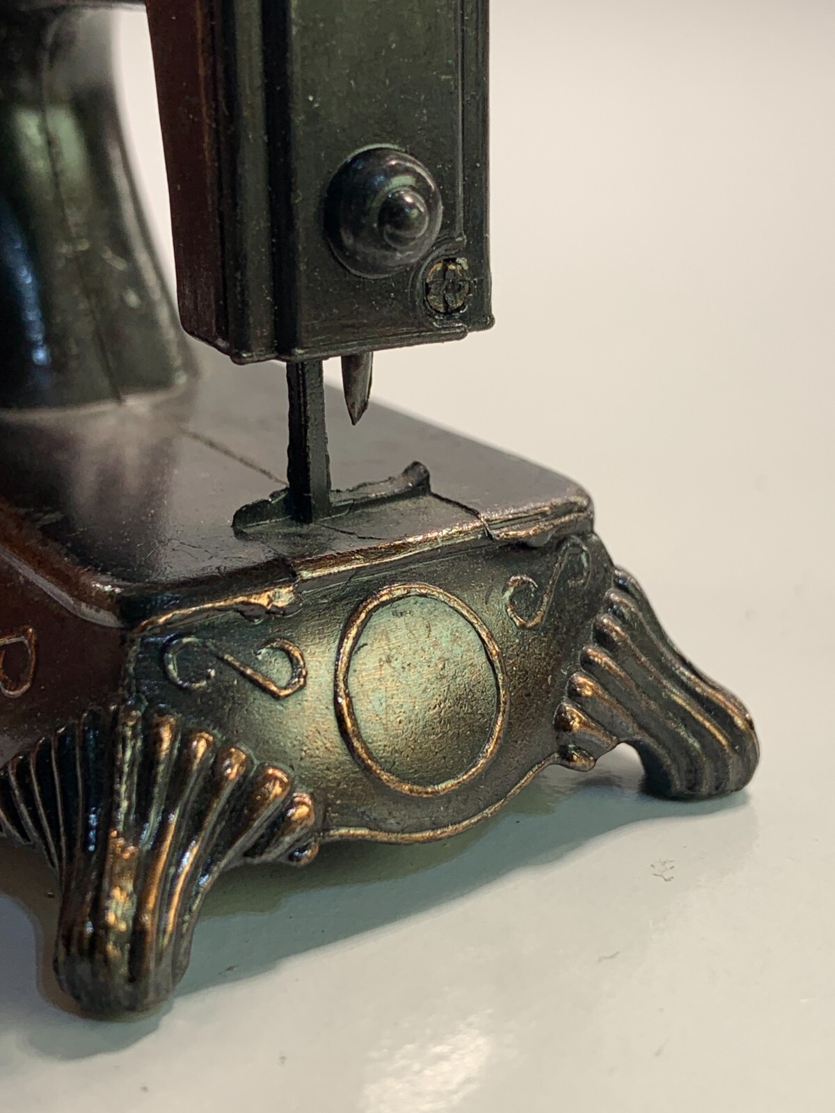 Vintage Die-Cast Pencil Sharpener Singer Style Sowing Machine Works PSD2