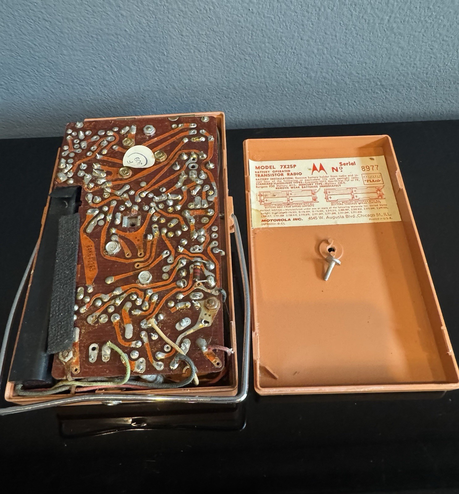 VTG MOTOROLA Transistor Radio 7X25P With Stand - Orange - Untested As-Is Retro