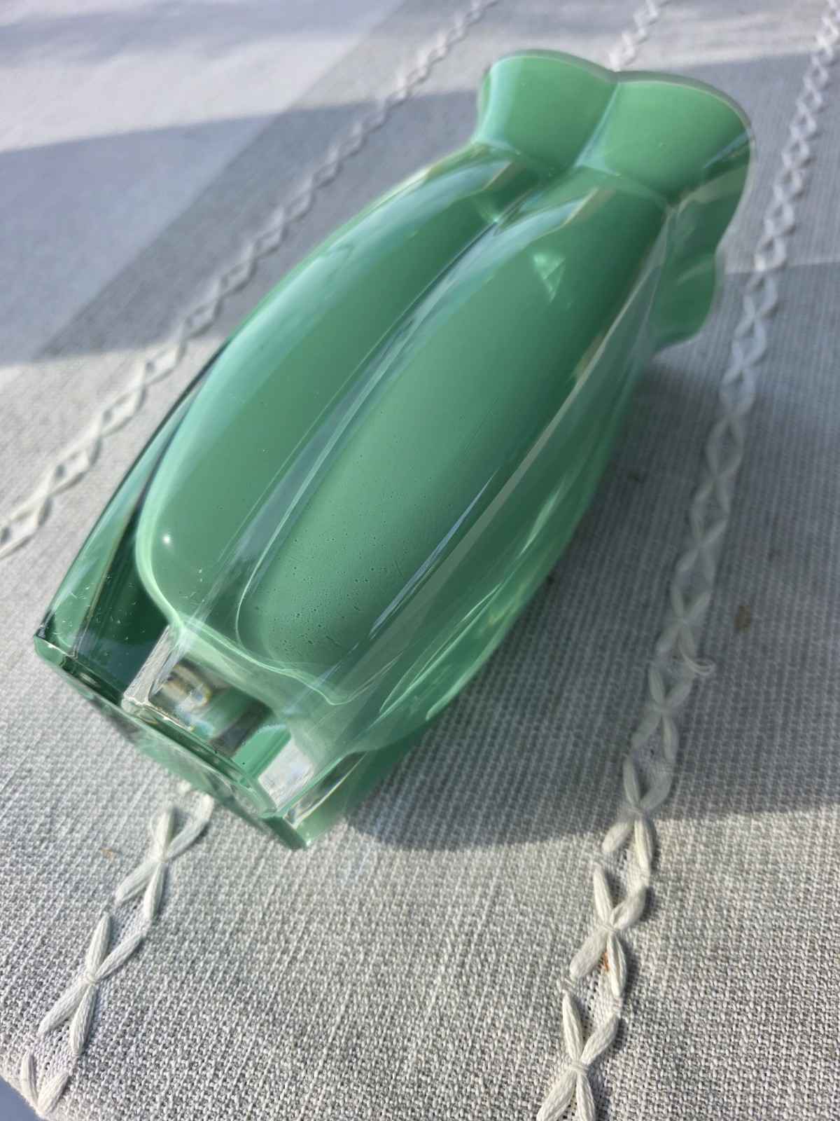 VTG Sasaki Crystal Handcrafted Spring Green Art Glass Vase 8.75" Japan Modern