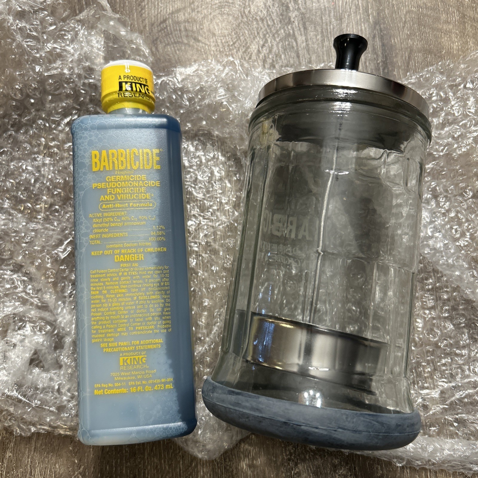 BARBER SALON BARBICIDE SANITIZING TOOL GLASS JAR 21 OZ With Barbicide Included.