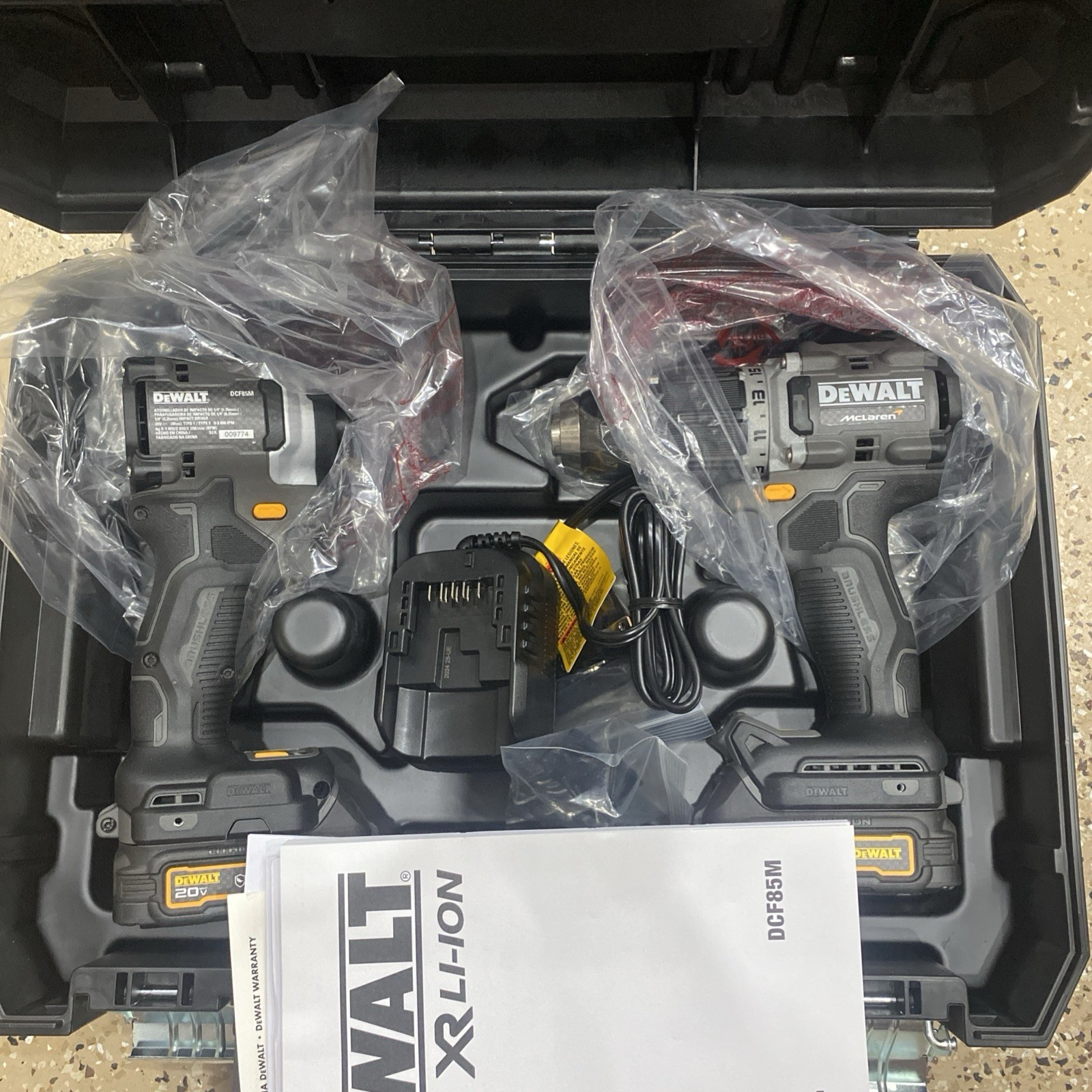 DEWALT McLaren F1 Team Limited Edition DCK200ME2GT 20 V XR Brushless Twin set