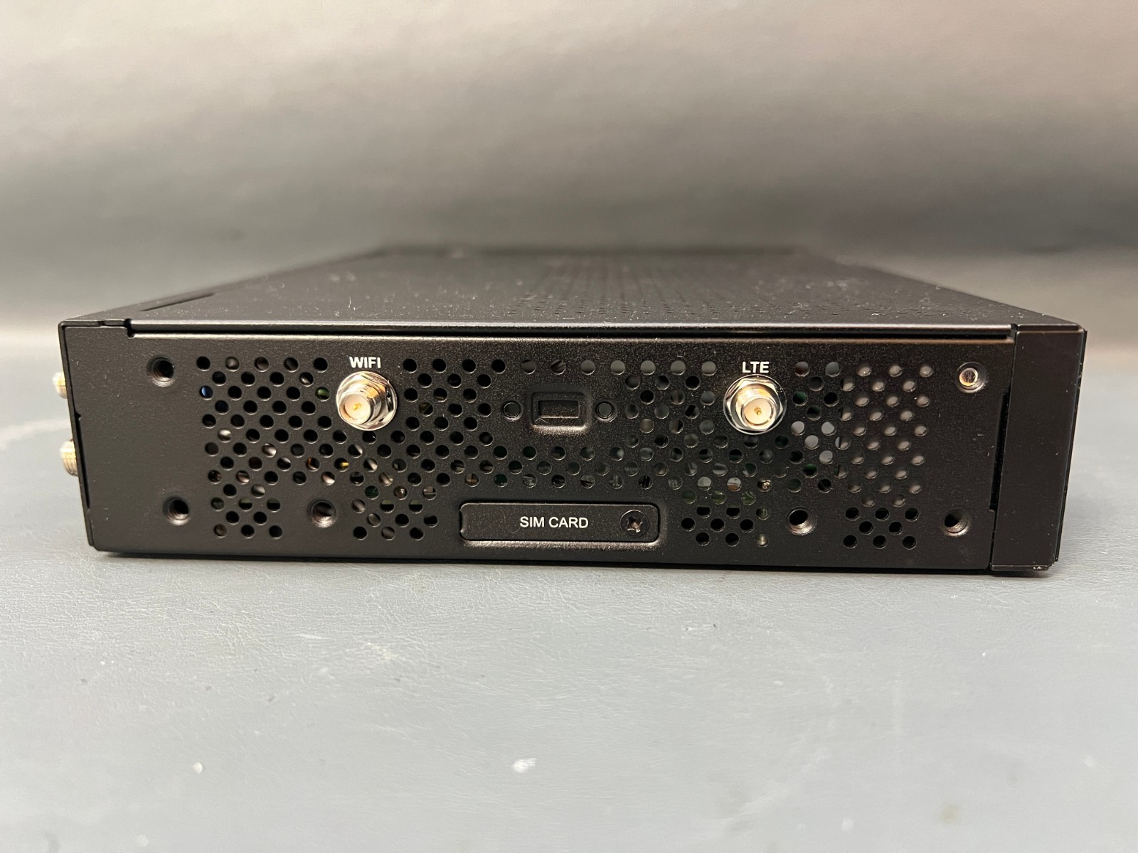 Check Point V-81WL Network Security Device (POWER-TESTED/LICENSE STATUS UNKNOWN)