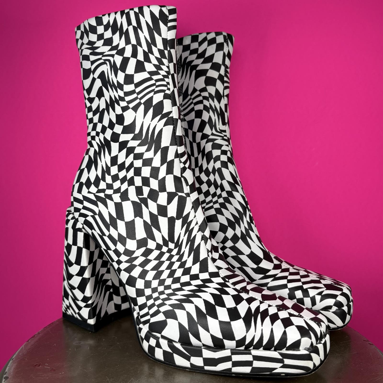 Nasty Gal Black White Wavy Checkered Platform Heeled Boot US 7