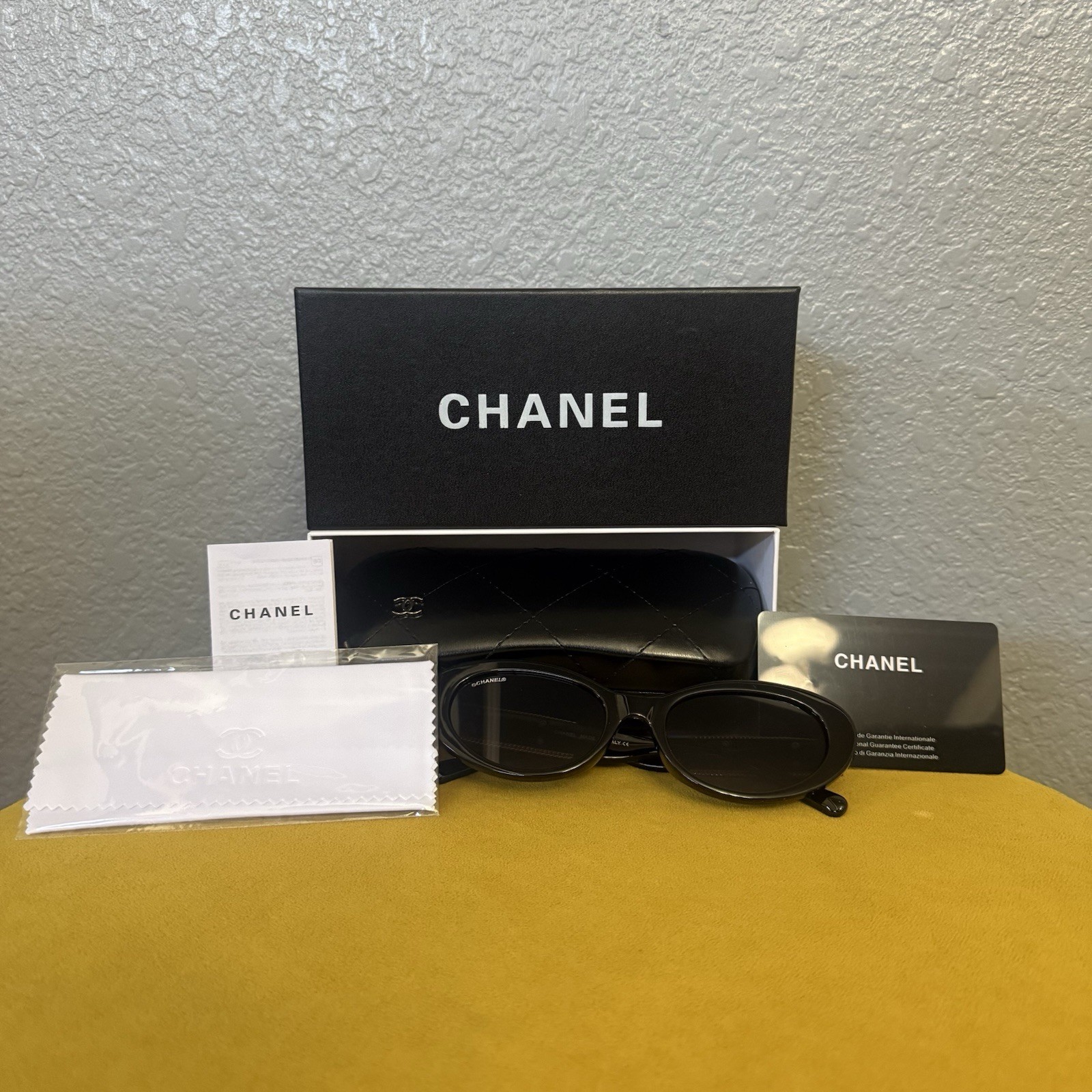 CHANEL Black/Gold Oval Women Sunglasses 5515 Acetate
