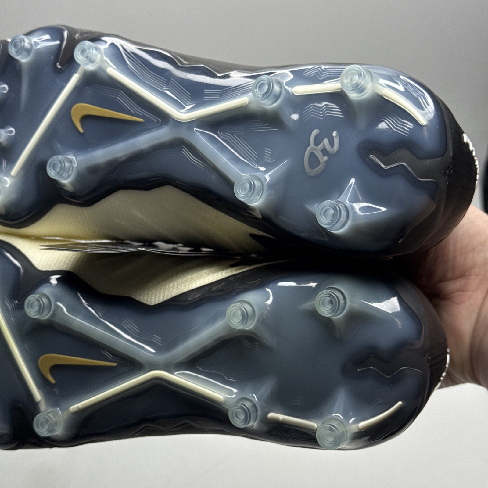 Nike Phantom Luna II Elite AG Men's Size 9.5 Soccer Cleats FQ8932-100 Bosnia