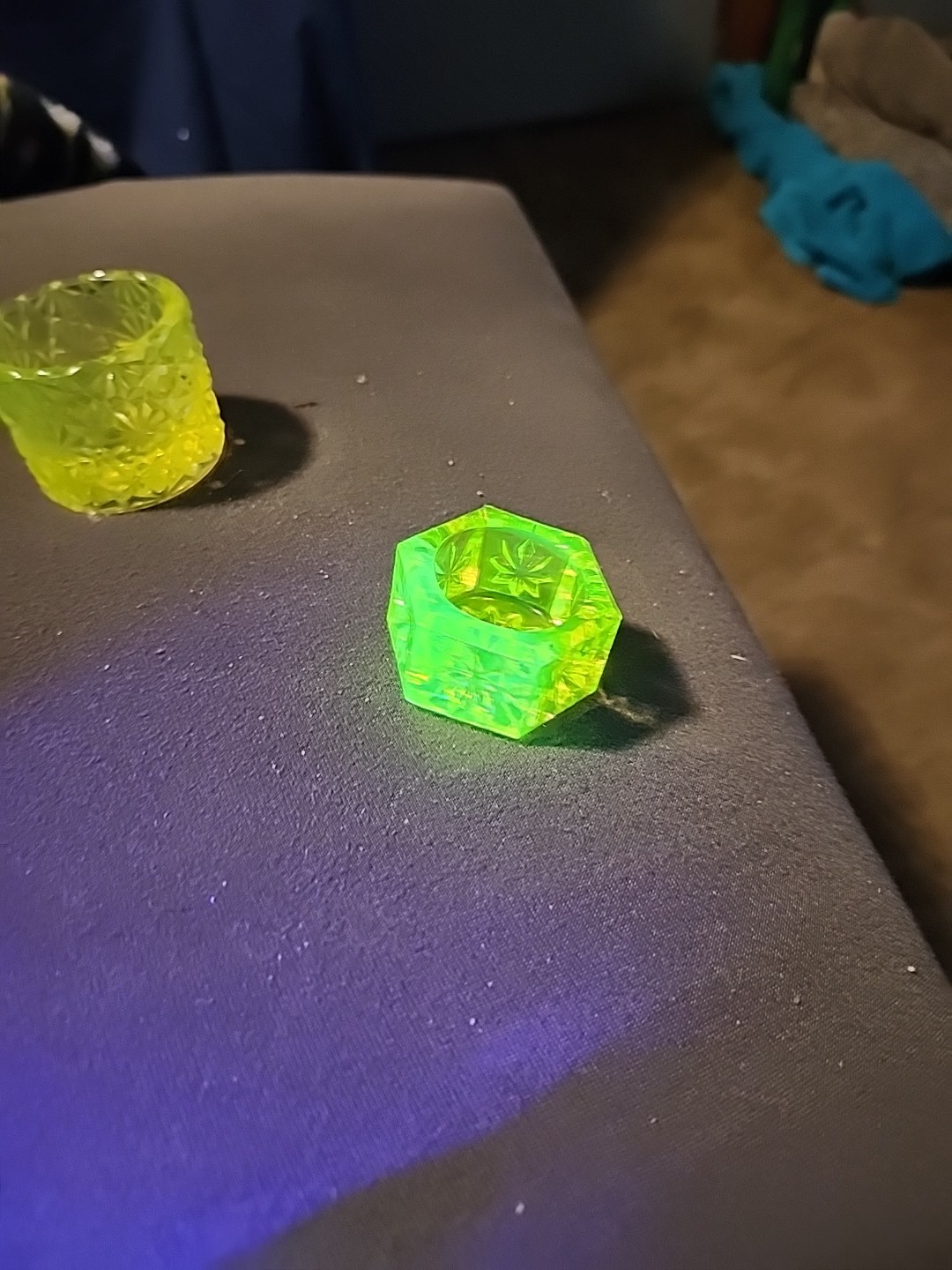 3 Vintage Uranium Vaseline Glass Salt Dips cambridge shell daisy button star VGC