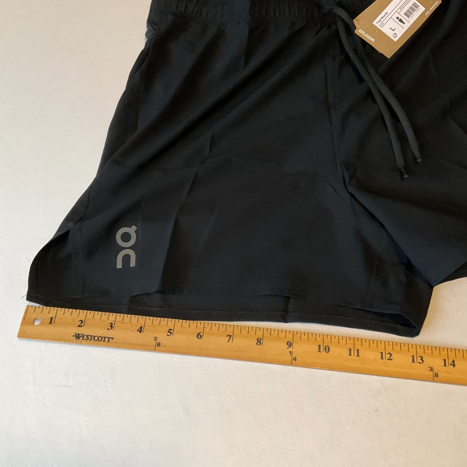 On Cloud Trail Shorts Mens Size L Black Light Weight Drawstring Stretch Waist