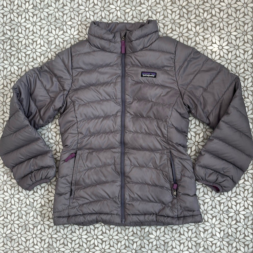 Girl's Patagonia Down Sweater in Smokey Violet, Size L(12)
