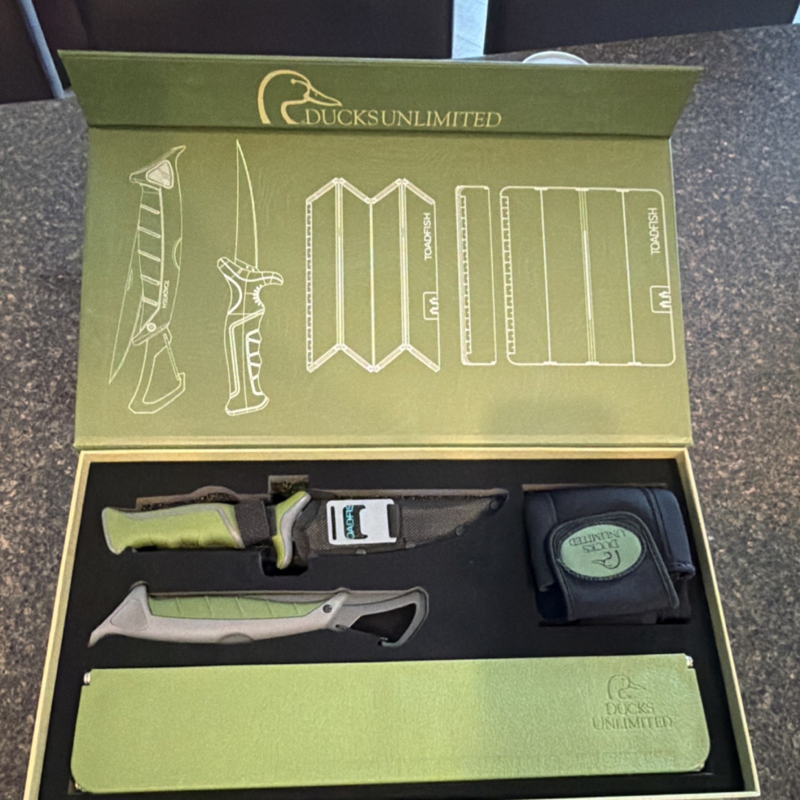 Toadfish Fin & Feather Set, 7" & 5" Fillet Knives, Folding Cutting Board