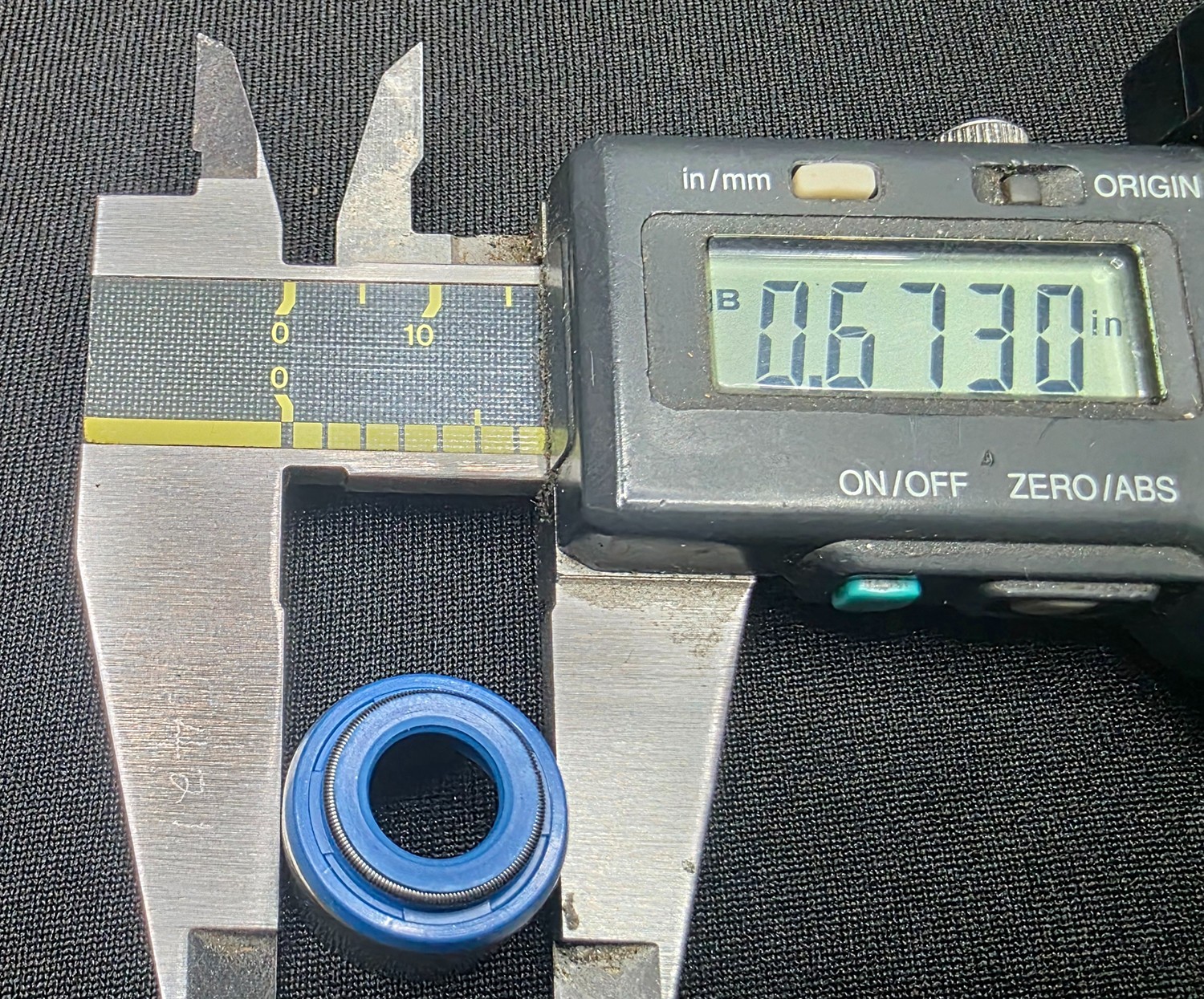 .530"x 11/32" Viton Valve Stem Seals-Metal Clad, .670" OD, SBC, BBC, SBF, SET/16