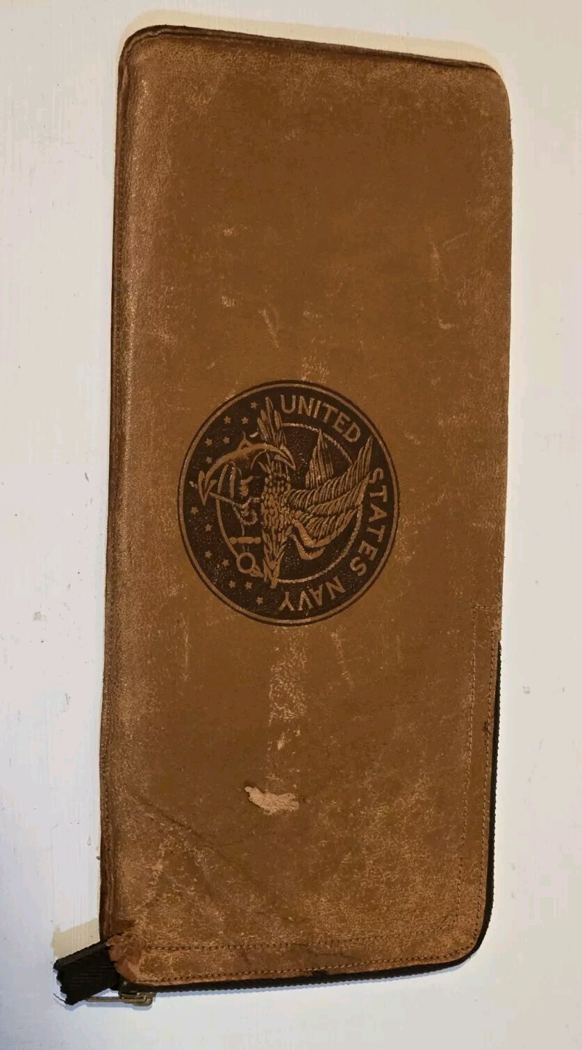 World War II  NAVY HONORABLE DISCHARGE  LEATHER FOLDER CASE