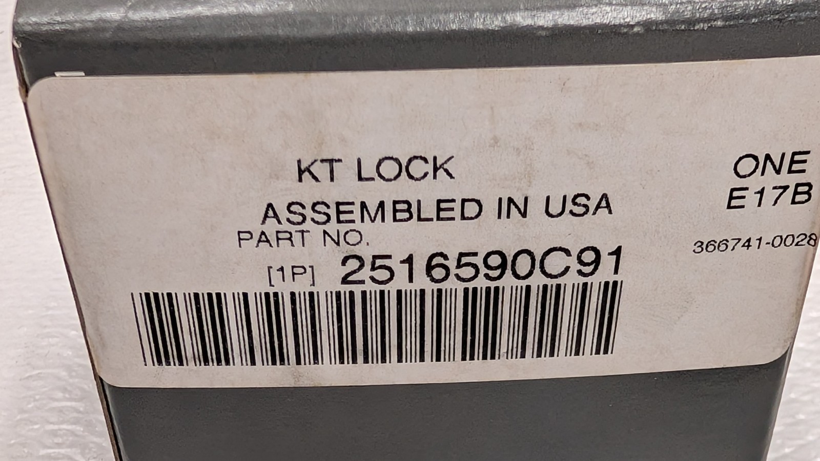 2516590C91 International Ignition Cylinder Doors & 1 Cargo Lock W Keys 4400 8600