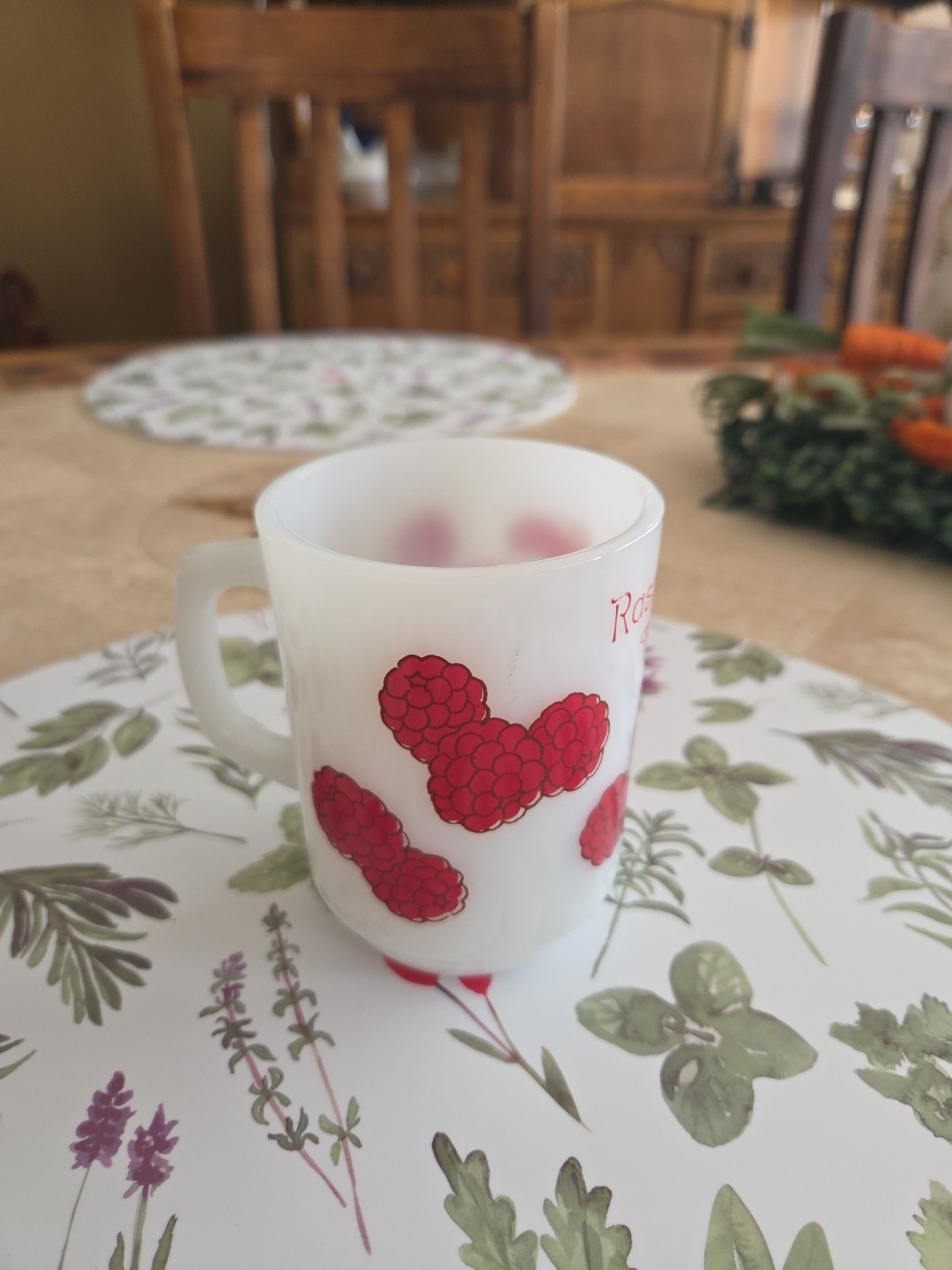 Vintage Anchor Hocking Strawberry Shortcake / Raspberry tart Milk Glass Mug 1980