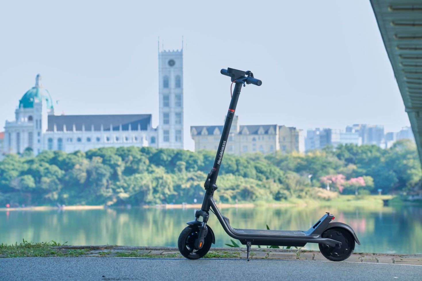 300W Electric Scooter for Adults Teens Folding E-Scooter w/ APP&Shock Absorption