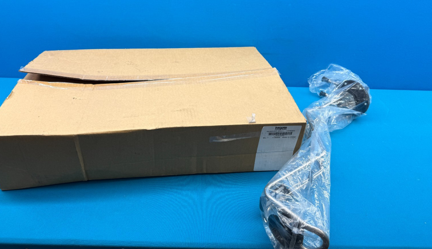 Paccar 21260AA DEF Coolant Loop Tank Level Sensor Sending Unit 350604WMA