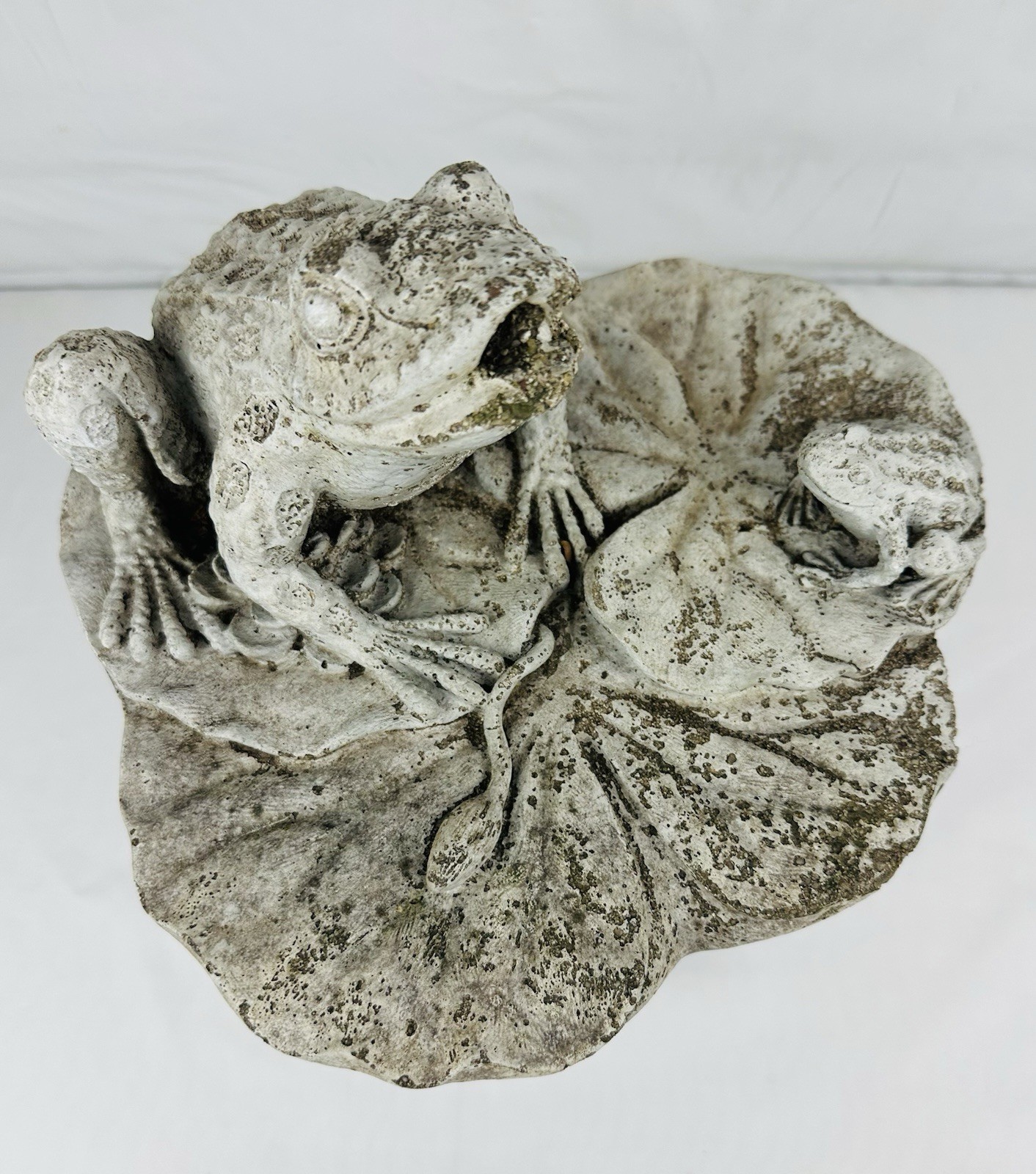 VTG 31lb Concrete Pond Spitter Fountain Accessory Mom & Baby Frogs Lilly Pad 12”