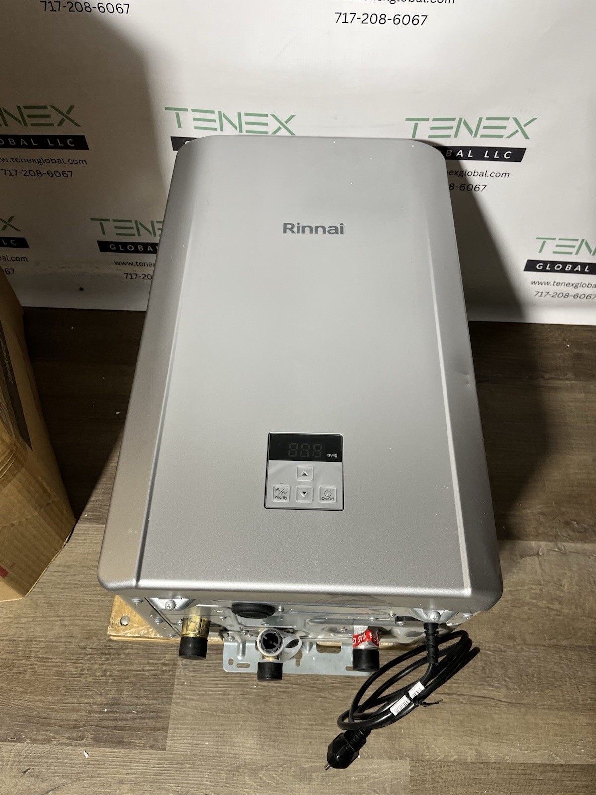 Rinnai RE140iN Indoor Tankless Water Heater 140k BTU Natural Gas (B-28 #1779)