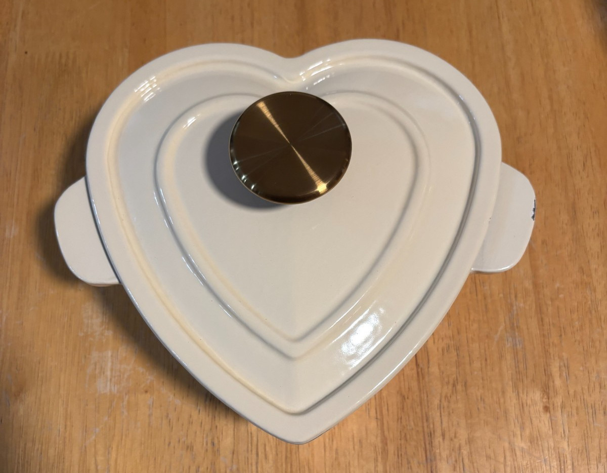 Smith and Clark Ironworks Cream 1qt Cast Iron Heart Shaped Dutch Oven