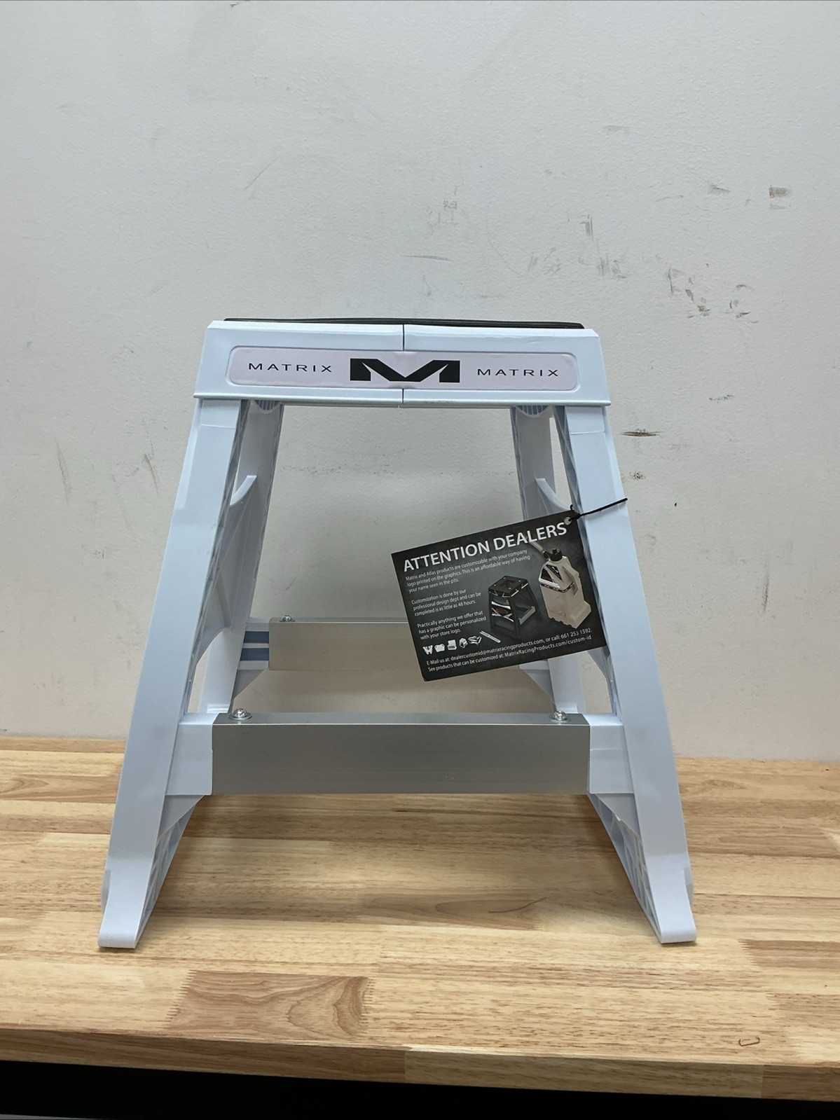 Matrix Concepts M64 Elite Stand White/Black M64 100-