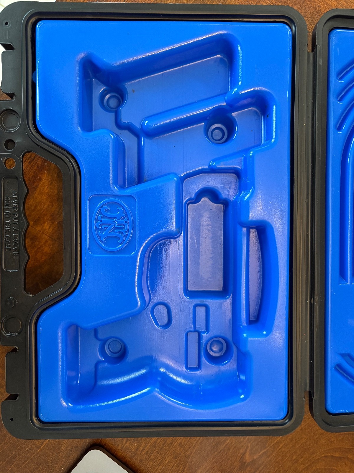 FNH FNS 9mm/.40 Black Pistol & 2 Magazine OEM Hard Lockable Gun Case