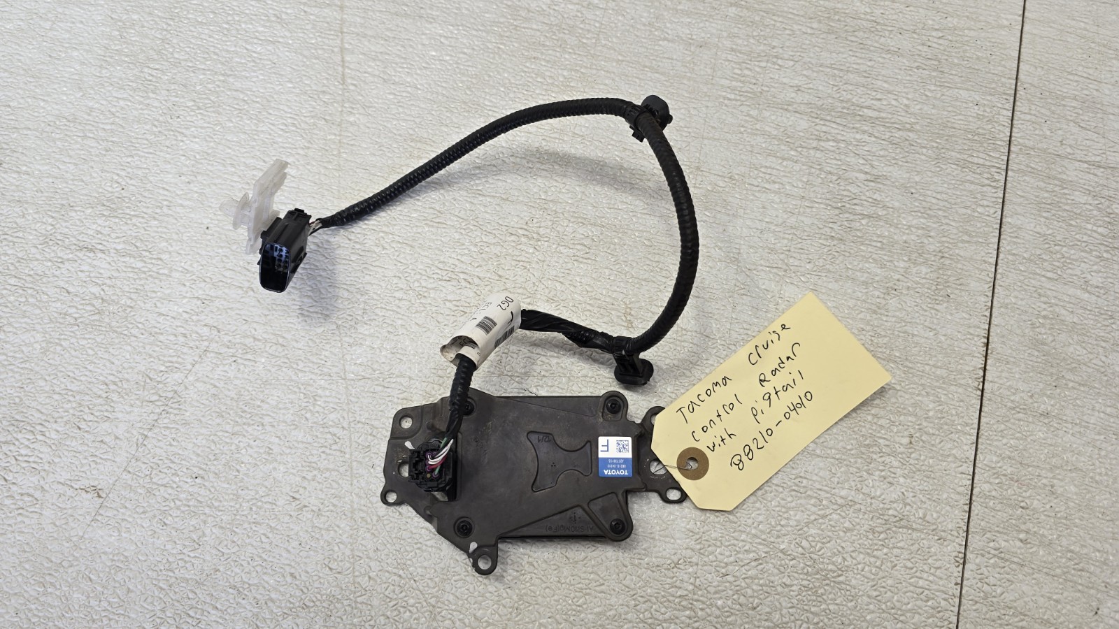 2018 - 2023 TOYOTA TACOMA CRUISE CONTROL RADAR WITH PIGTAIL 88210-04010 OEM