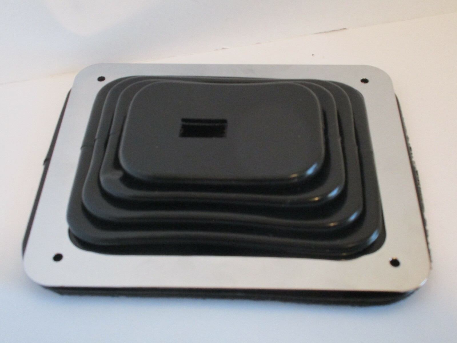 HURST B&M STYLE RUBBER SHIFTER BOOT W/CHROME PLATE 5 1/4"X6 3/8" UNIVERSAL #9630