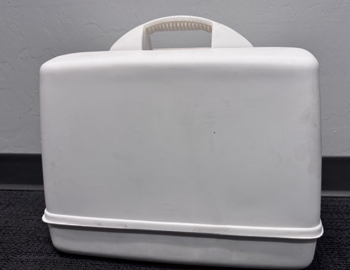 Singer Scholastic Model 6510 Sewing Machine with Pedal And Storage Case