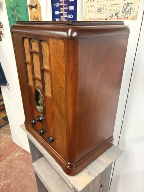 Arvin 61M Tombstone Radio