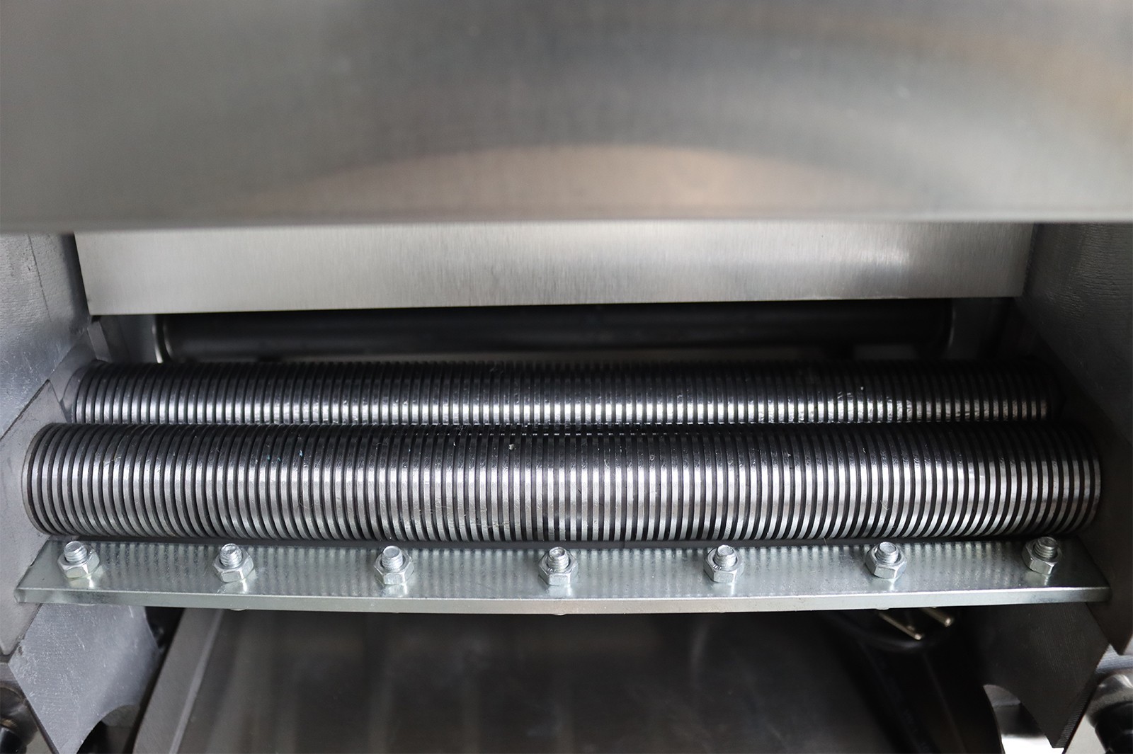 USED! 110V 2.2KW 1.5mm Electric Dough Roller Noodles Maker Dumplings Sheet Maker