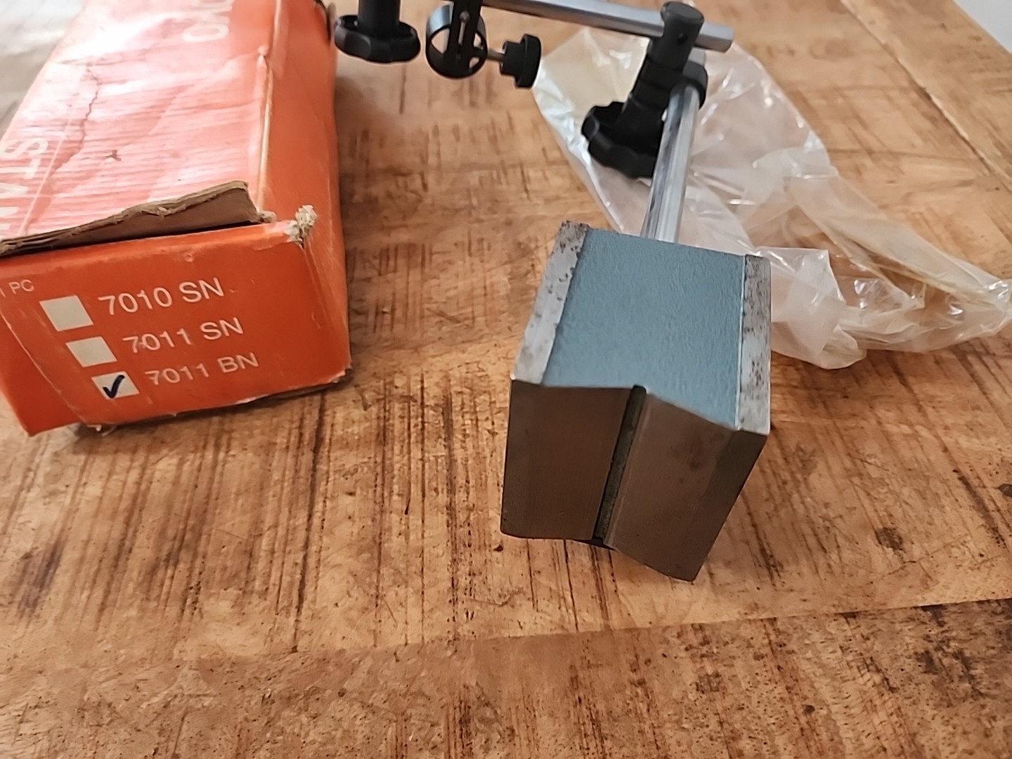 Mitutoyo 7011BN Magnetic Stand Indicator Holder