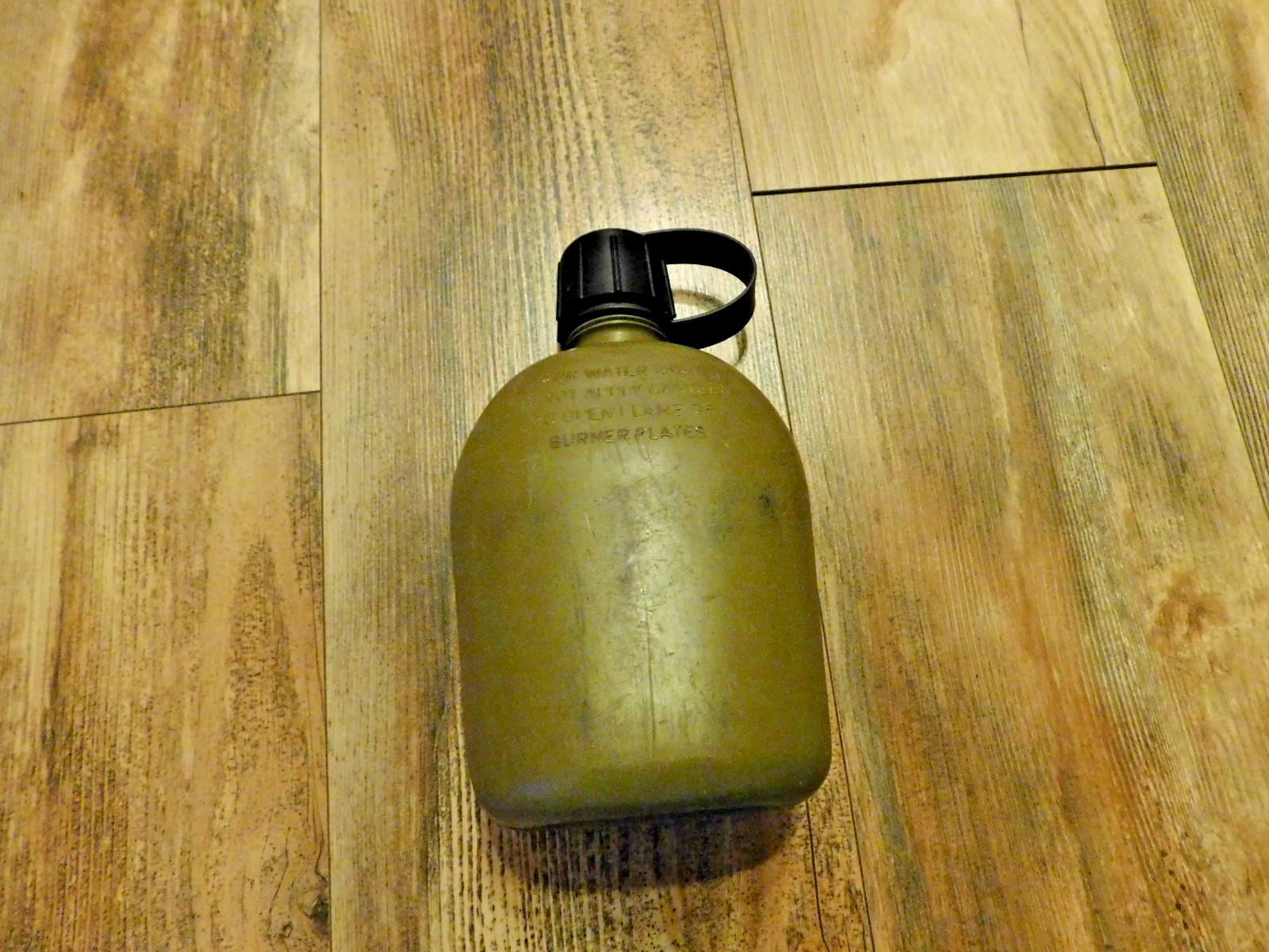US MILITARY 1 QUART OD GREEN PLASTIC CANTEEN " US 1984 ZARN"
