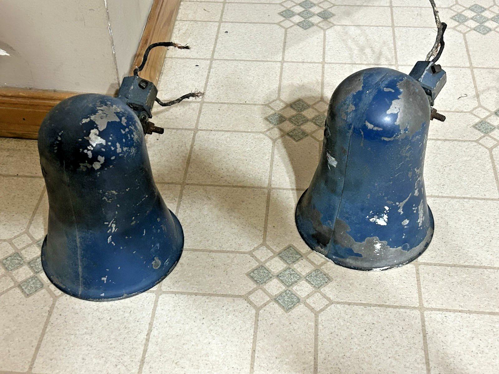 VINTAGE GARAGE SEVICE STATION GAS PUMP LIGHTS OLD VINTAGE PEMCO LIGHTS