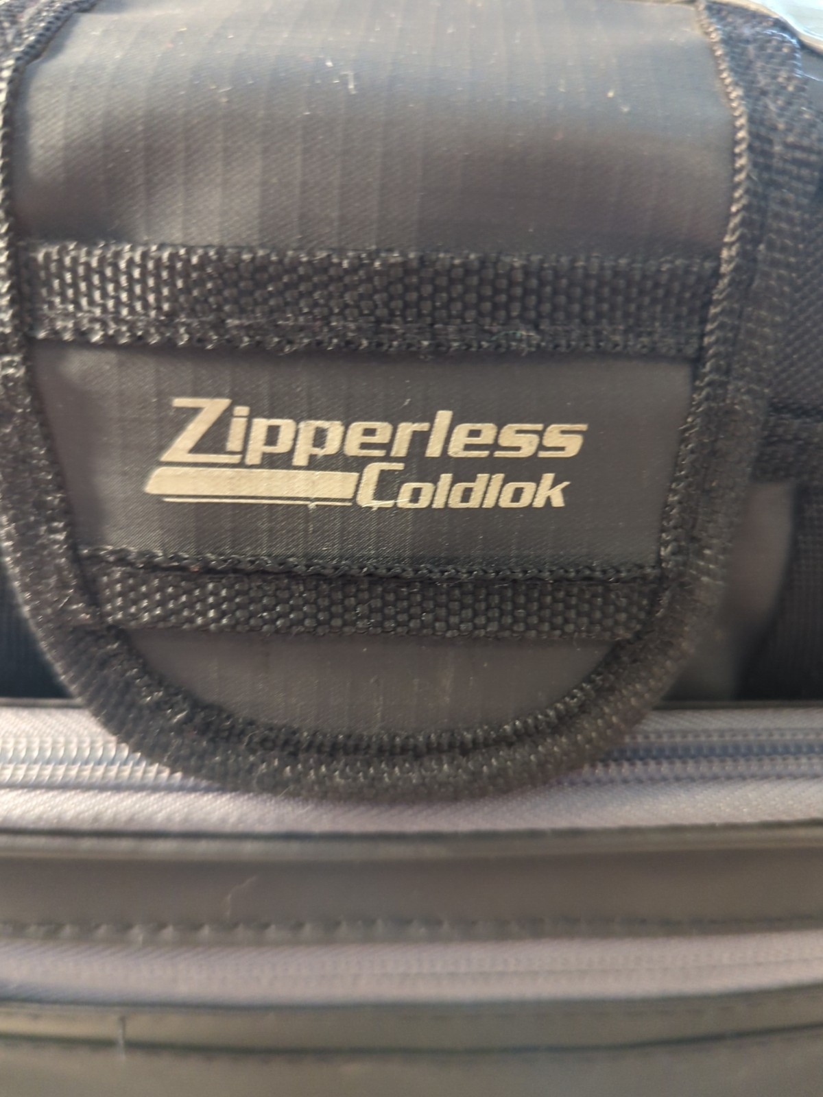 TOMMY BAHAMA Zipperless Lunch Cooler Shoulder Bag 9 Cans Deep Freeze Black Gray