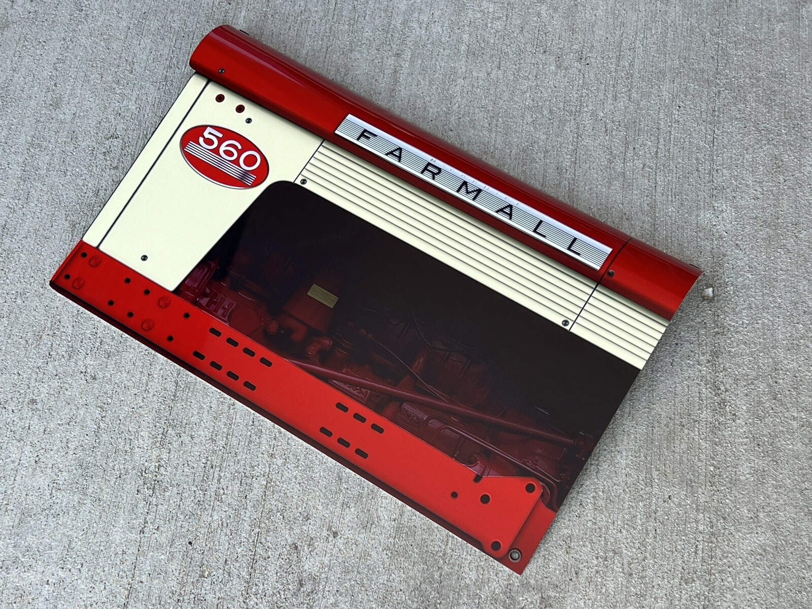 Wow!! Curved FARMALL 560 Tractor Farm 3D Sign Advertising