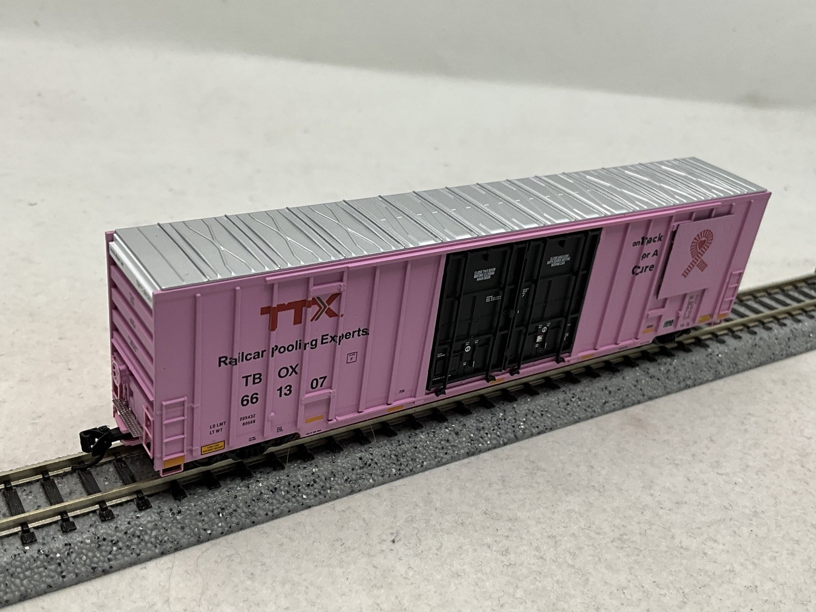 NIB MicroTrains N Scale TTX Pink 'On Track for a Cure' 60 Ft HighCube Boxcar
