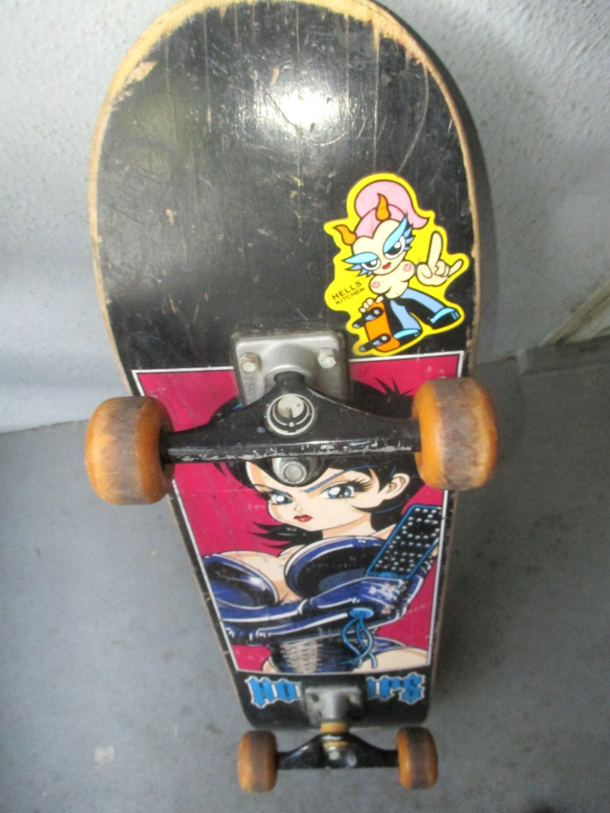 2000 HOOKUPS POISON TAKER ANIME MANGA WWF POISONTAKER COMPLETE SKATEBOARD