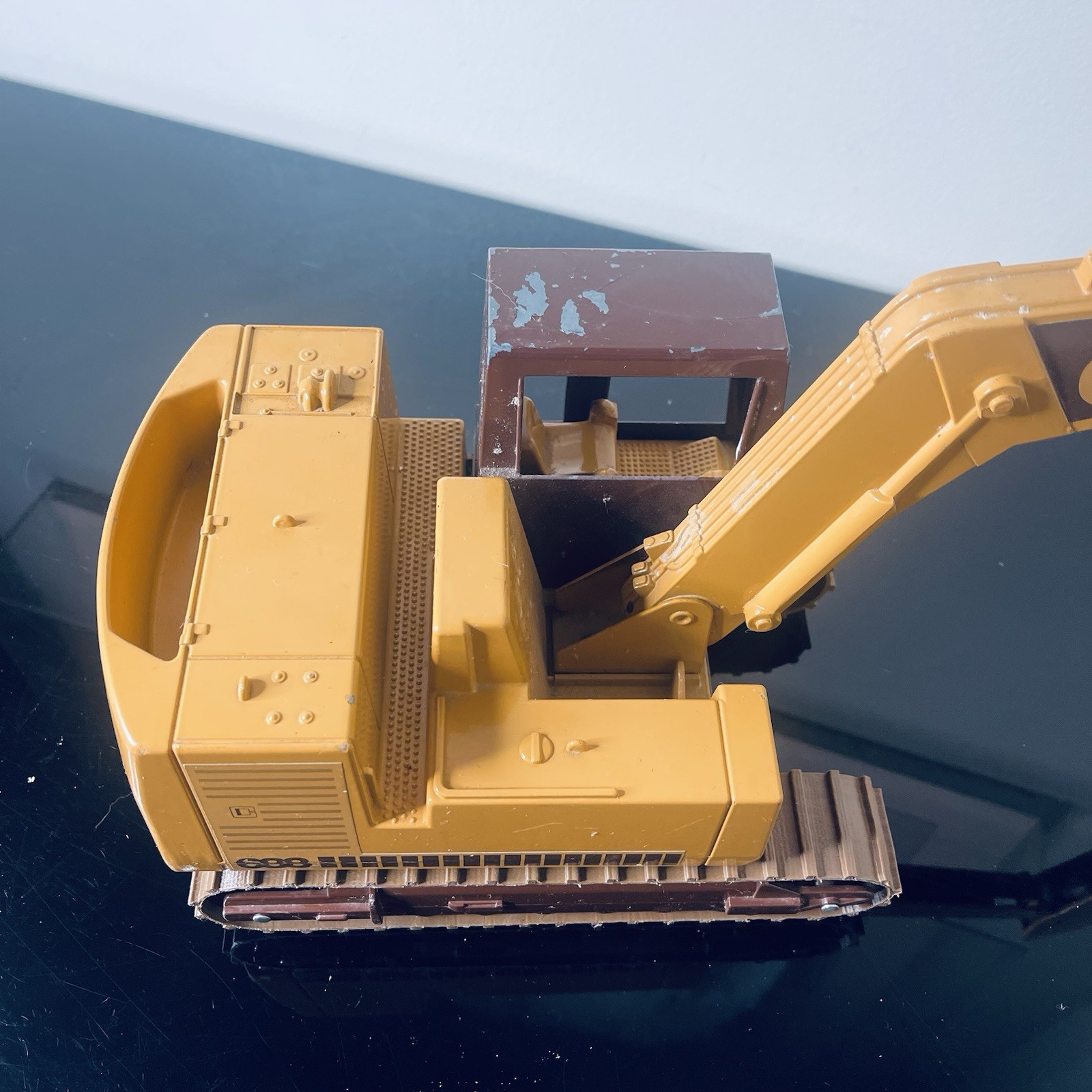 1/16 ERTL CASE Model 688 Excavator Construction Toy With Tracks RARE