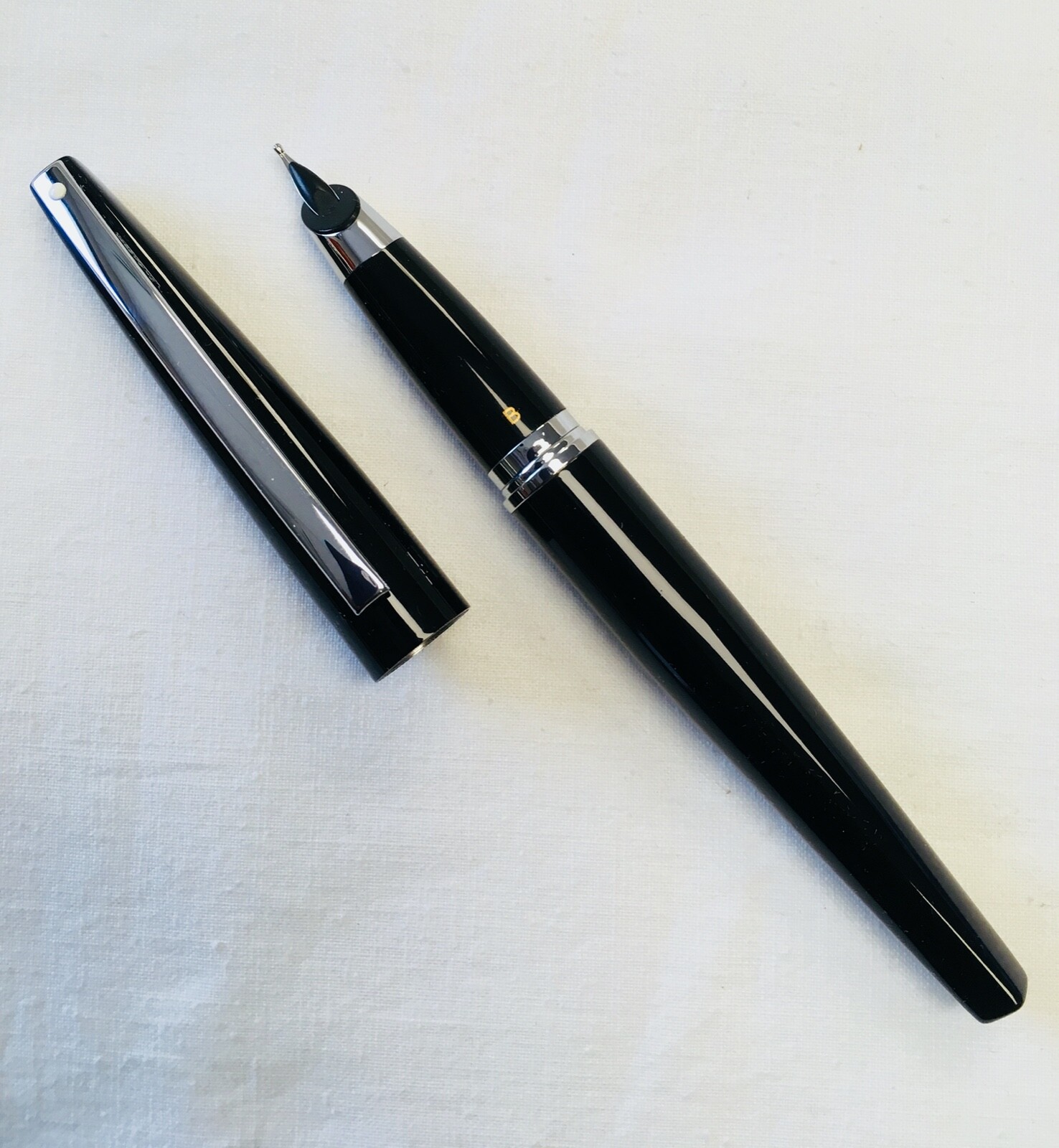 Sheaffer Taranis Gloss Black “B” Nib Fountain Pen
