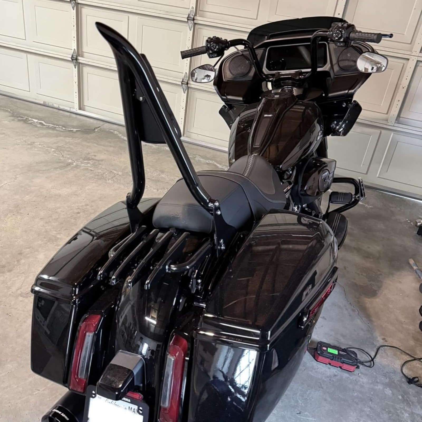 22" Sissy Bar Backrest & Stealth Luggage Rack For Harley Street Road Glide King