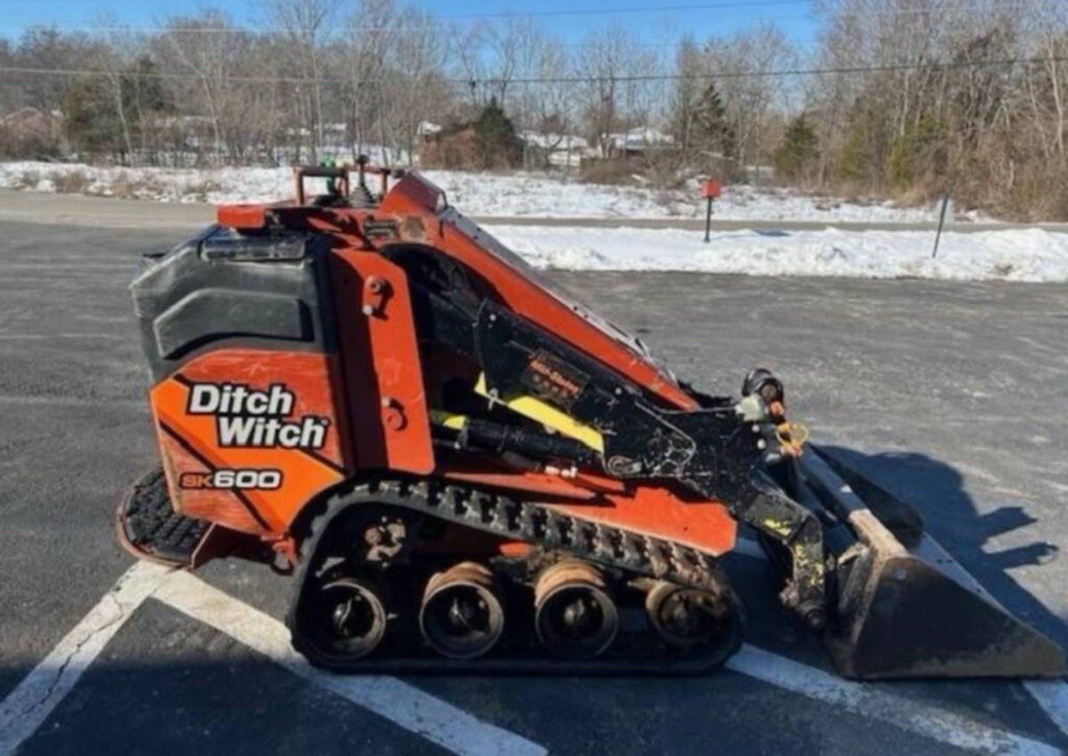EXTREMELY LOW HOURS 2018Ditch Witch SK600 Compact Tracked Radial Lift Skid STEER
