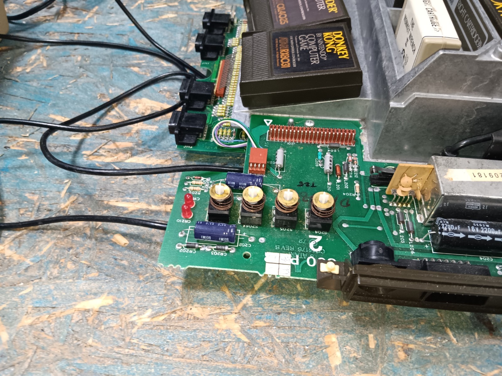 Atari 800 BAREBONES Motherboard-FULL RAM-GAMES-BASIC & MONKEY II-GOOD-SEE ALL